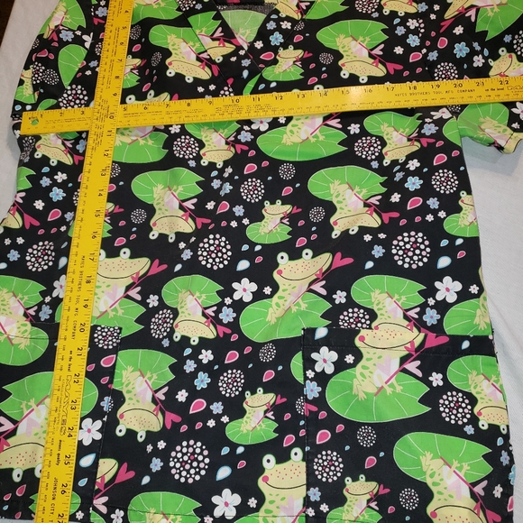 Scrub studio sz. Large Womans Scrub Top - Picture 3 of 4